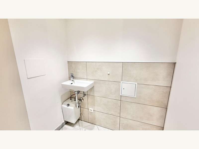 Einzelhandelsladen in 9010  - 8