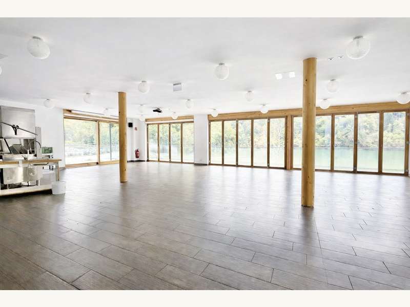 Ladenlokal in 9181  - 1