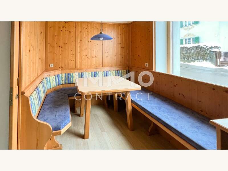 Einzelhandel in 9900  - 8