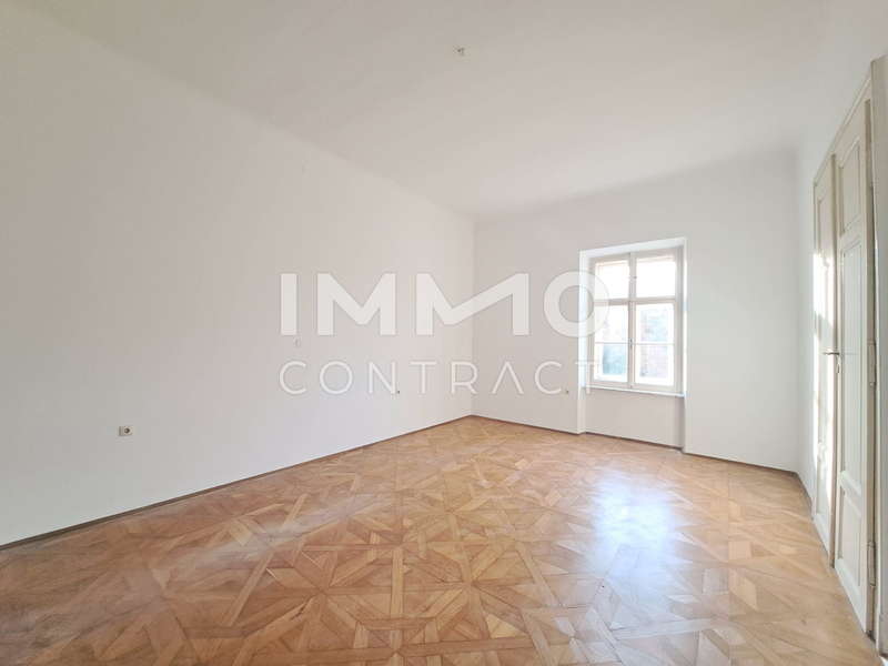 Halle in 8010  - 2
