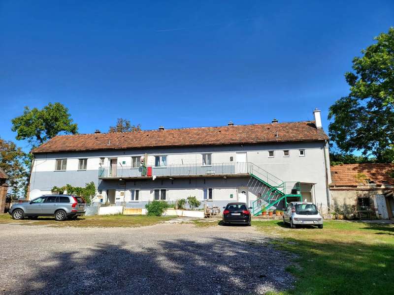 Mehrfamilienhaus in 2452  - 4