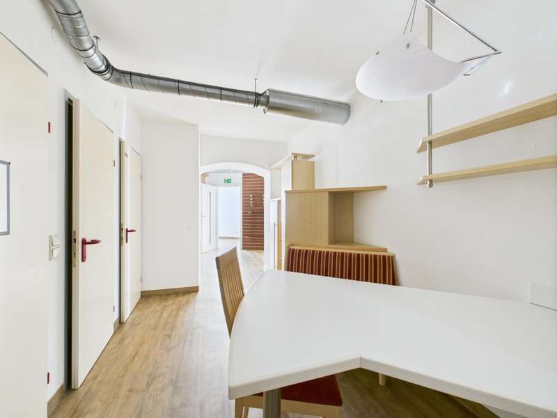 Büro in 4040  - 9