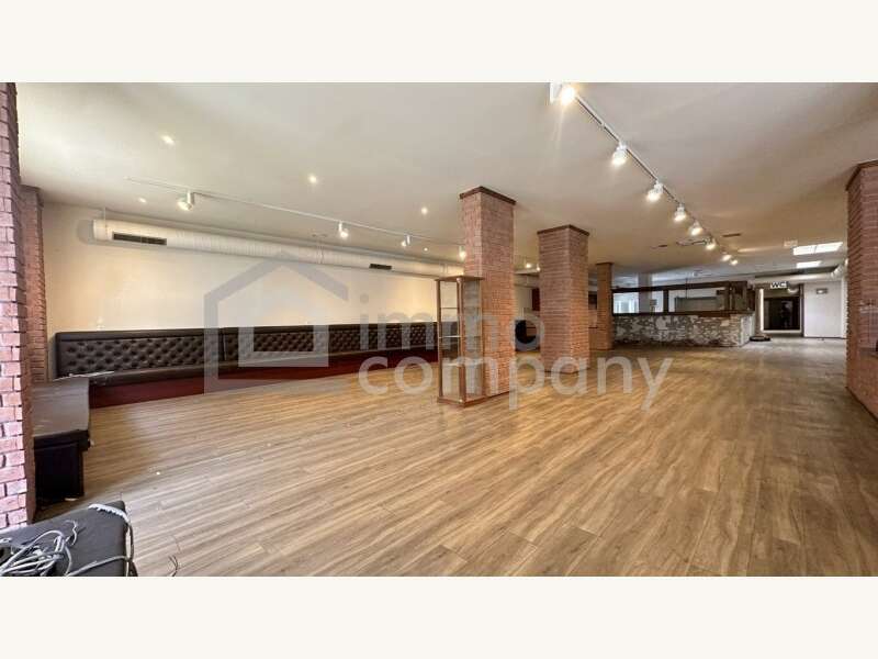 Blick vom Eingang ins ehemalige Restaurant - Bild 3 von 11 Renditeobjekt in 2353 - 3