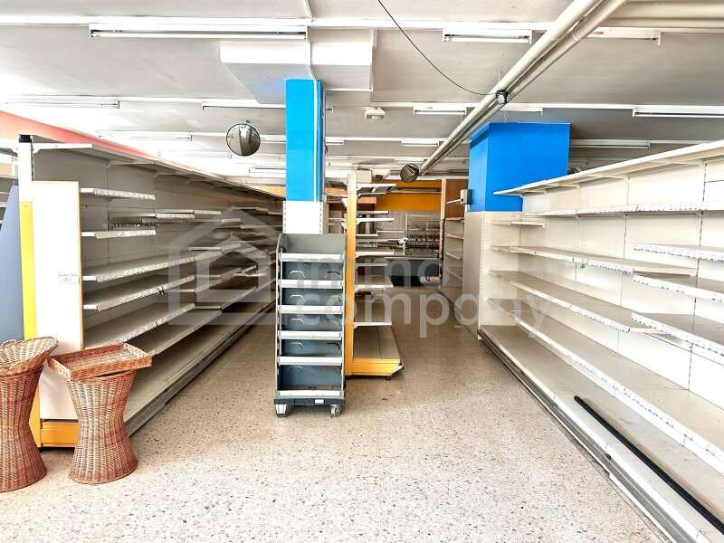 Einzelhandel in 3420  - 8