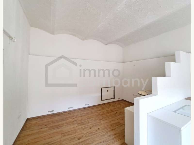 Einzelhandel in 8200  - 2