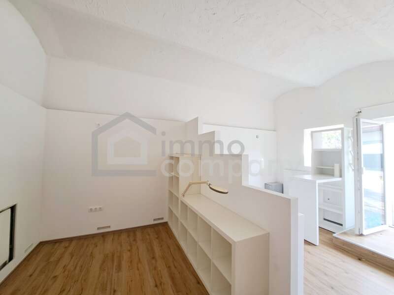 Einzelhandel in 8200  - 4