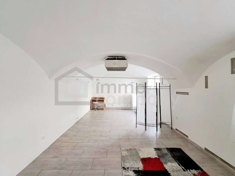 Einzelhandel in 8200  - 5