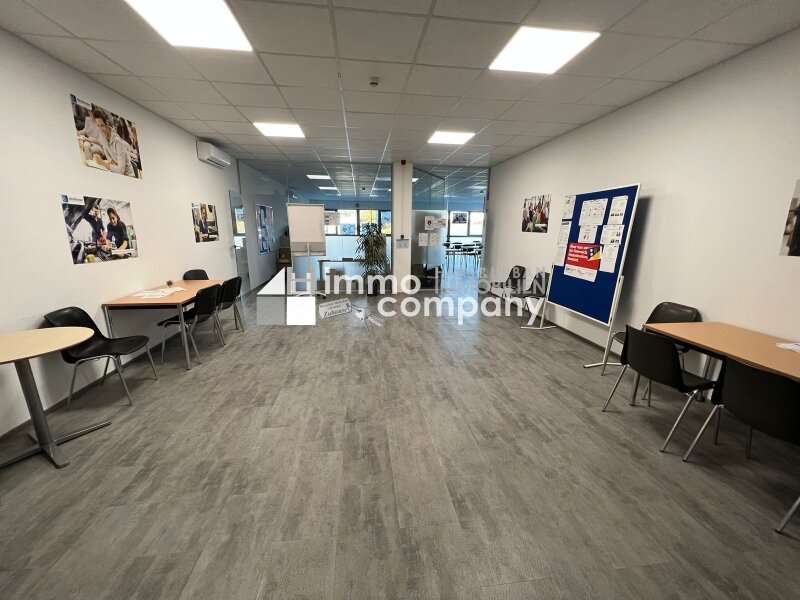 Büro/Praxis in 2700  - 2