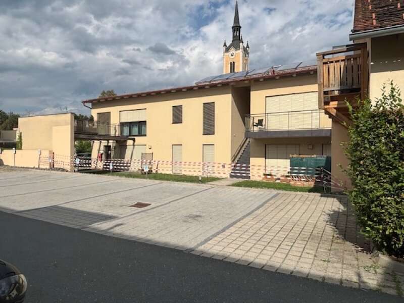 Büro/Praxis in 8530  - 10