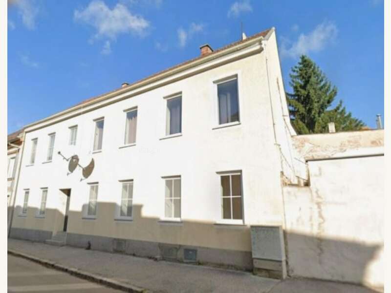 Mehrfamilienhaus in 2620  - 2