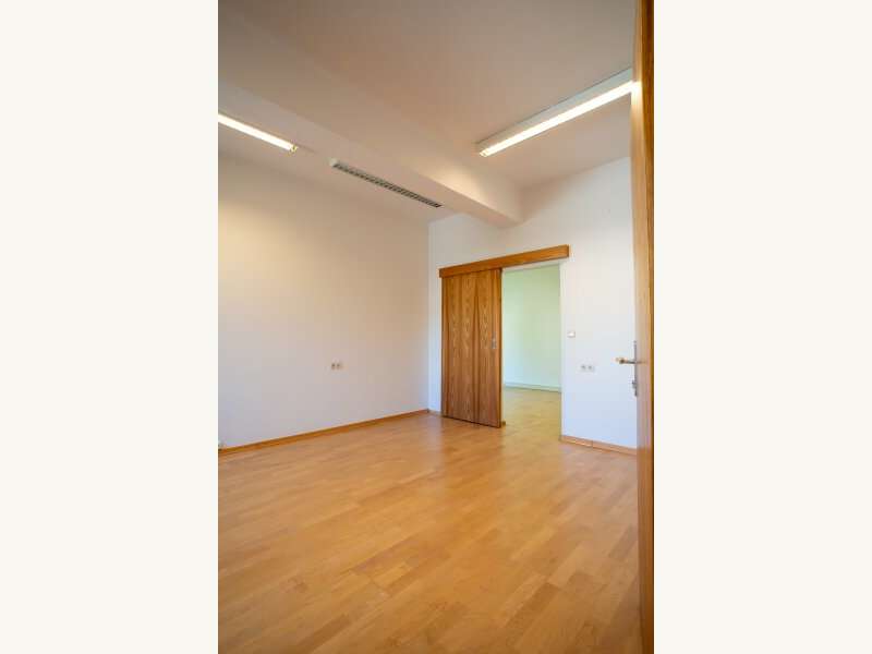 Büro/Praxis in 9020  - 5